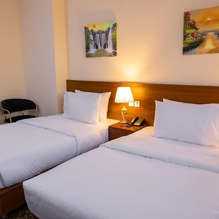 Three 888 Hotel Dubai Exterior foto