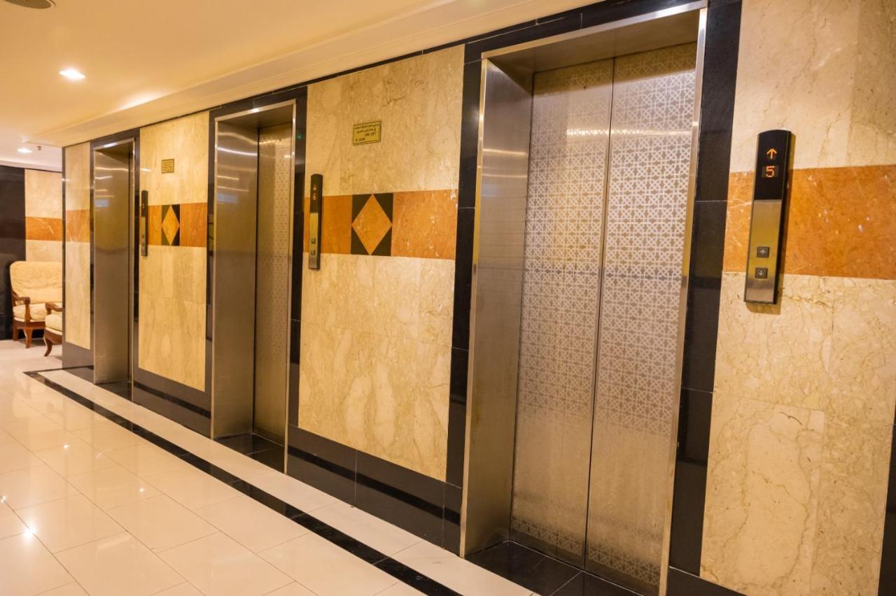 Three 888 Hotel Dubai Exterior foto