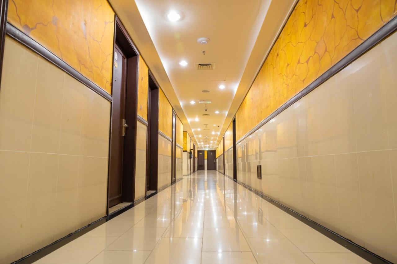 Three 888 Hotel Dubai Exterior foto