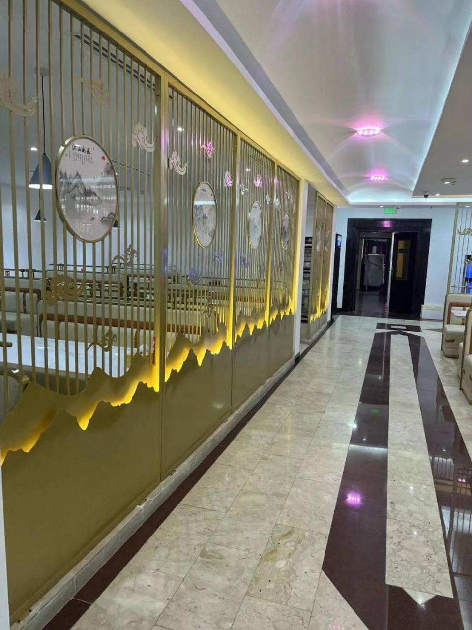 Three 888 Hotel Dubai Exterior foto